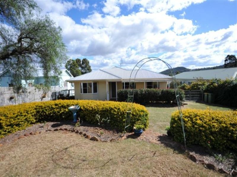 18 Manor Street, Drayton QLD 4350