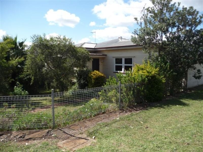 14 Fourth Avenue, Harristown QLD 4350