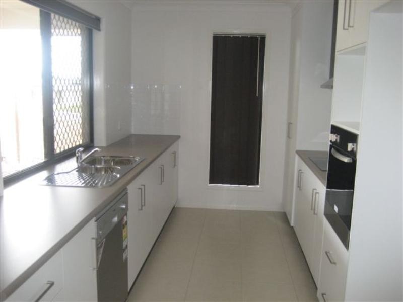 30 Sunset Drive, Glenvale QLD 4350