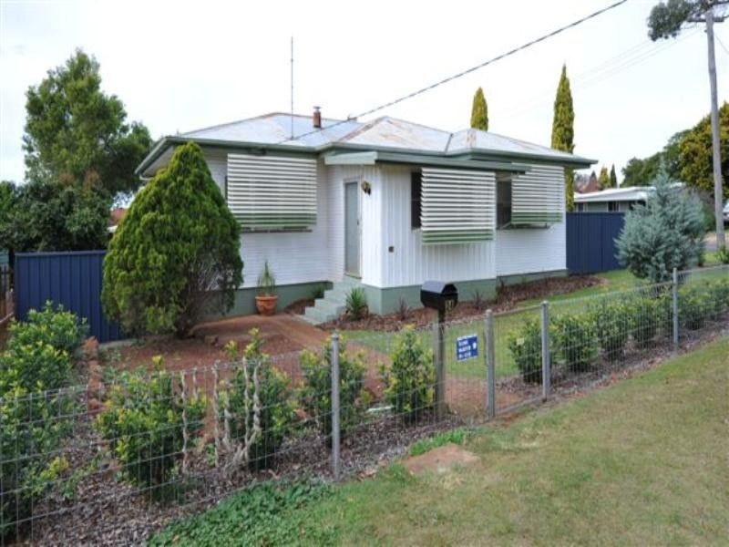 34 Leichhardt Street, Centenary Heights QLD 4350