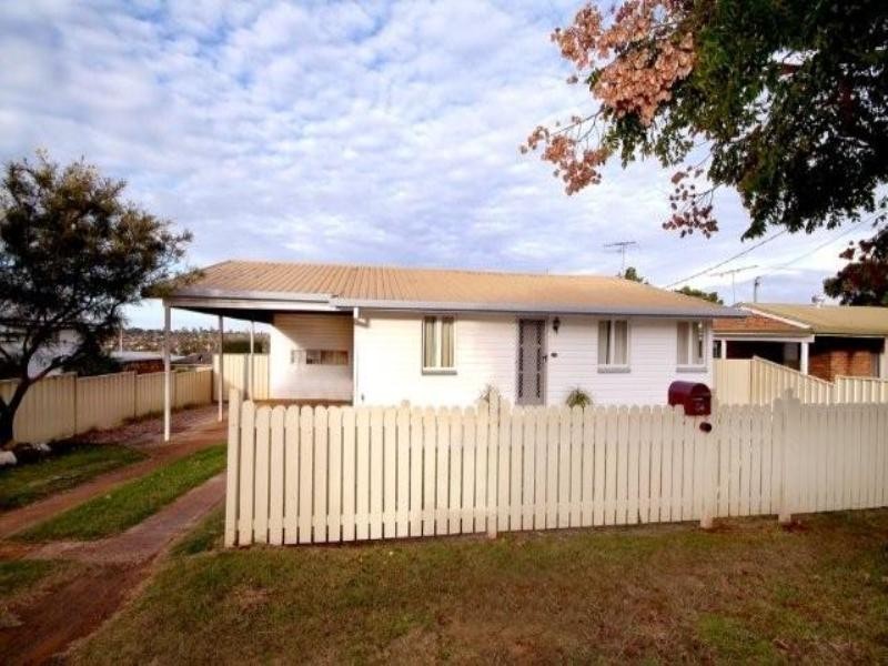 34 Noll Street, Kearneys Spring QLD 4350