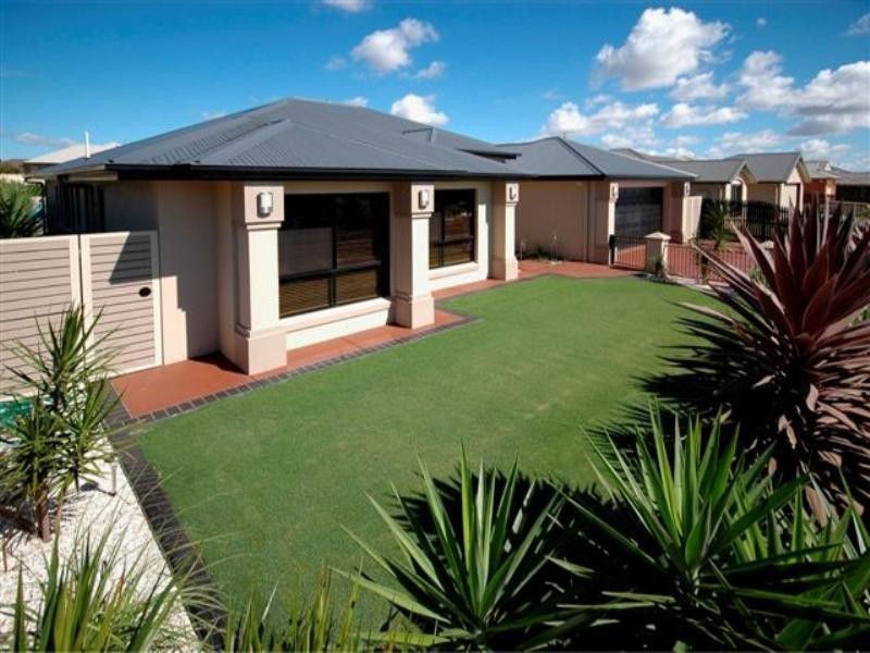 26 Manooka Crescent, Highfields QLD 4352