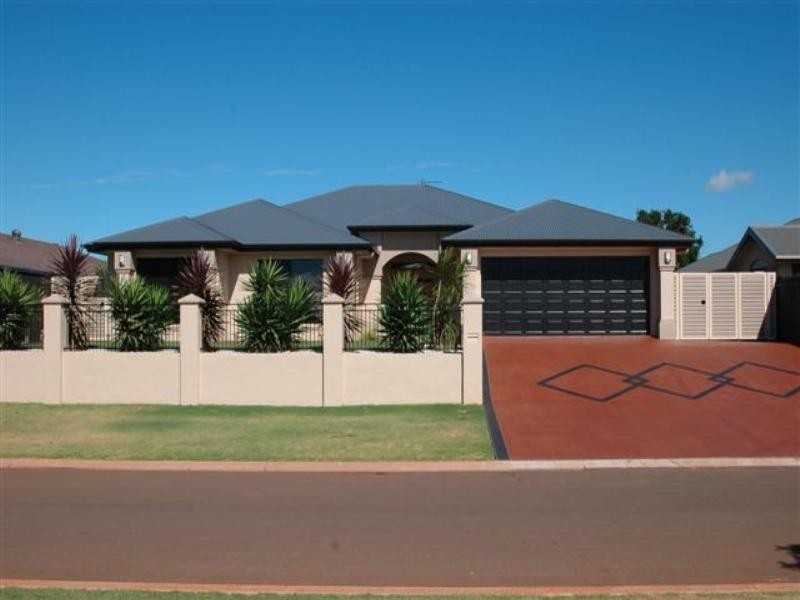 26 Manooka Crescent, Highfields QLD 4352