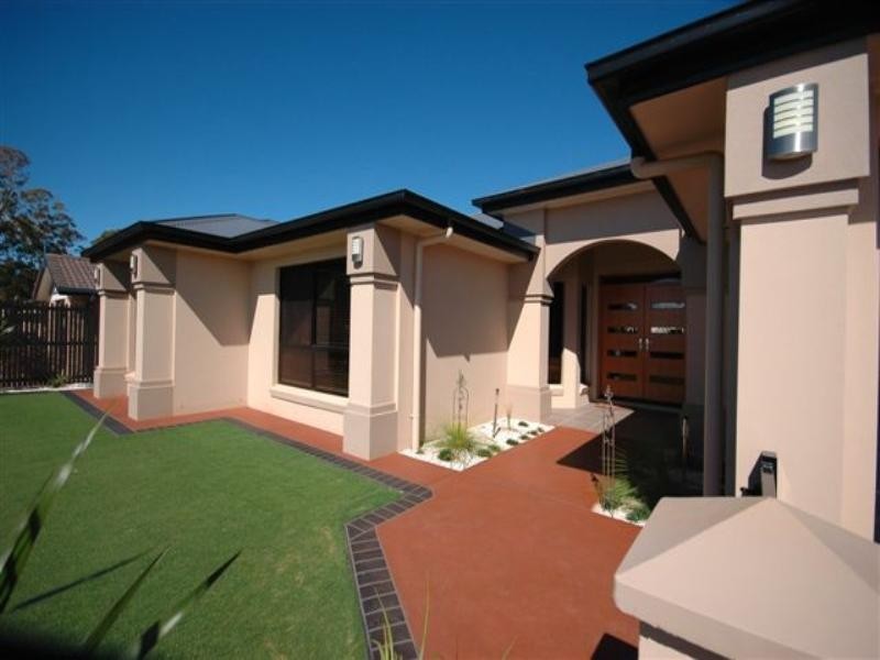 26 Manooka Crescent, Highfields QLD 4352