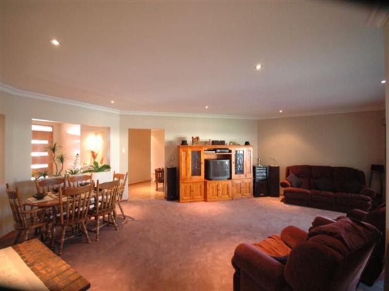 26 Manooka Crescent, Highfields QLD 4352