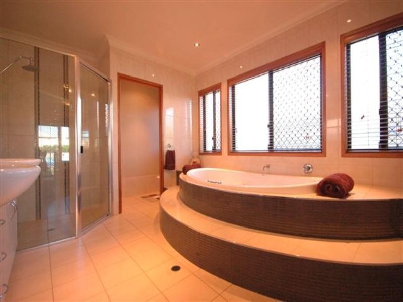 26 Manooka Crescent, Highfields QLD 4352