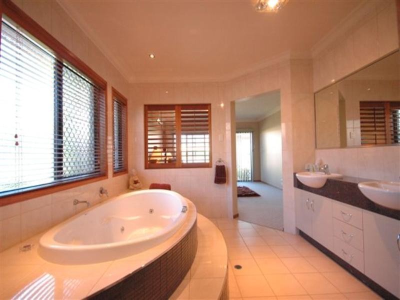 26 Manooka Crescent, Highfields QLD 4352