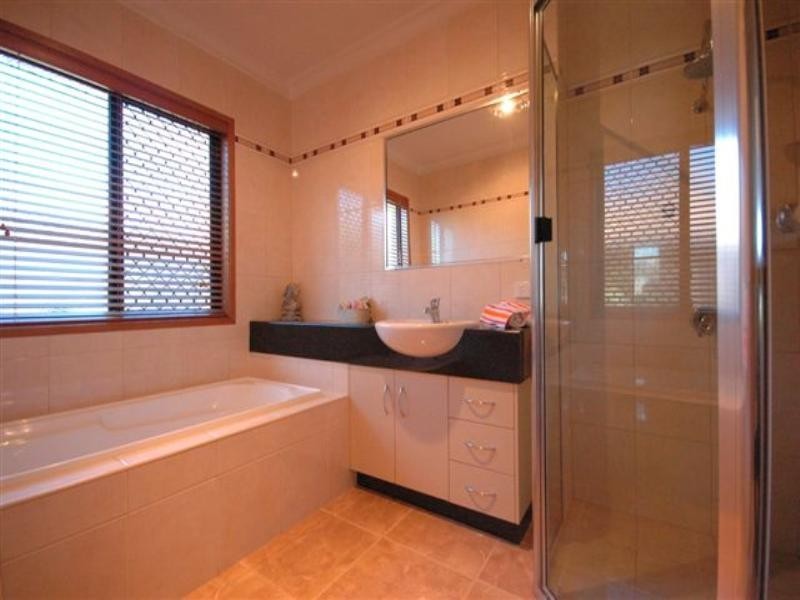 26 Manooka Crescent, Highfields QLD 4352