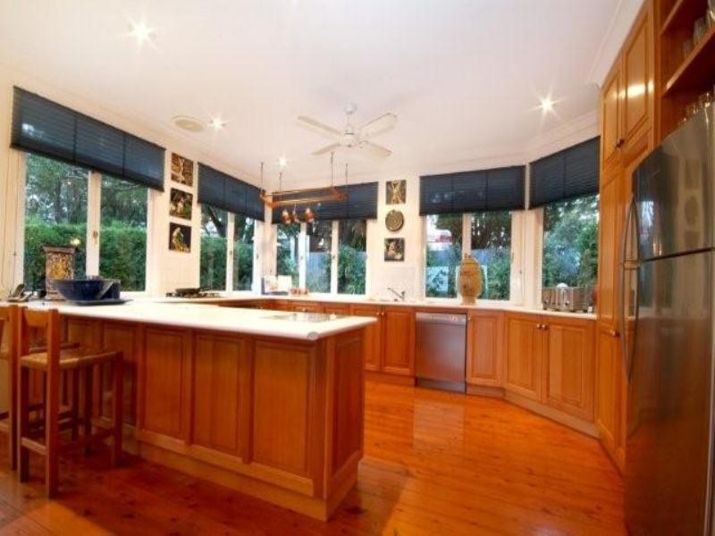 6 Roderic Court, Mount Lofty QLD 4350