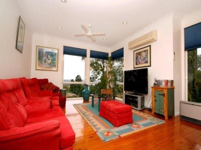 6 Roderic Court, Mount Lofty QLD 4350