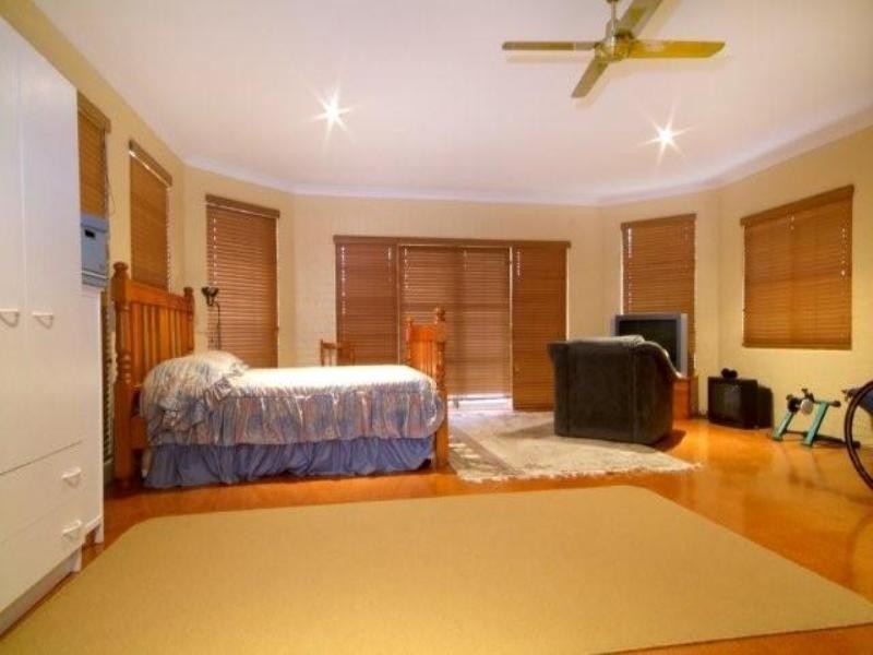 6 Roderic Court, Mount Lofty QLD 4350