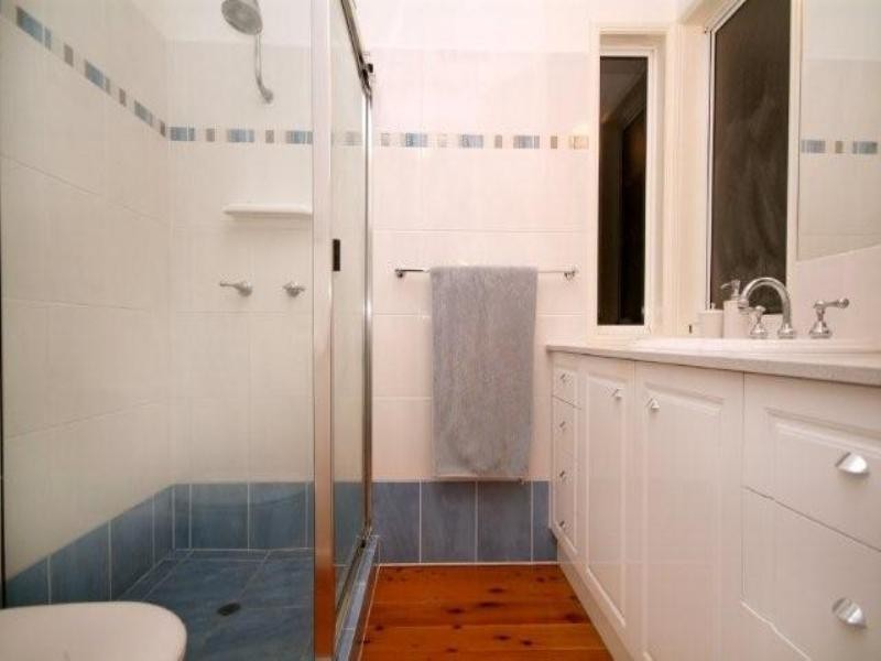 6 Roderic Court, Mount Lofty QLD 4350