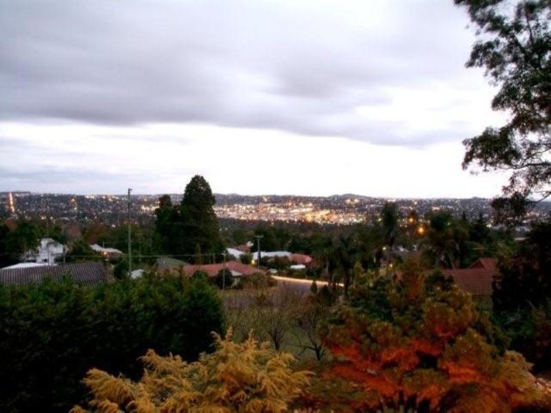 6 Roderic Court, Mount Lofty QLD 4350