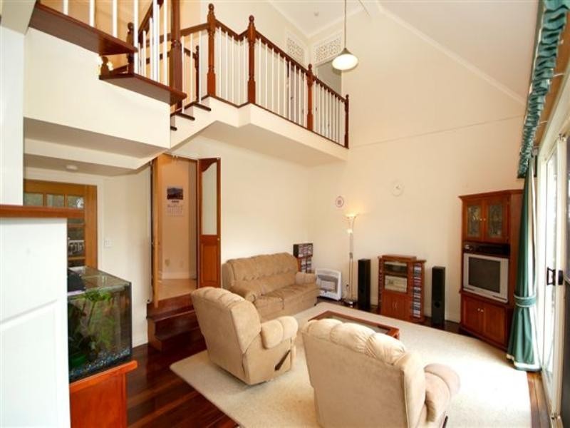 8 Mackenzie Street, Mount Lofty QLD 4350