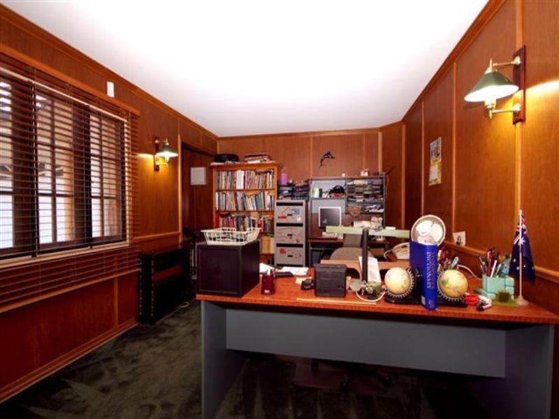 8 Mackenzie Street, Mount Lofty QLD 4350