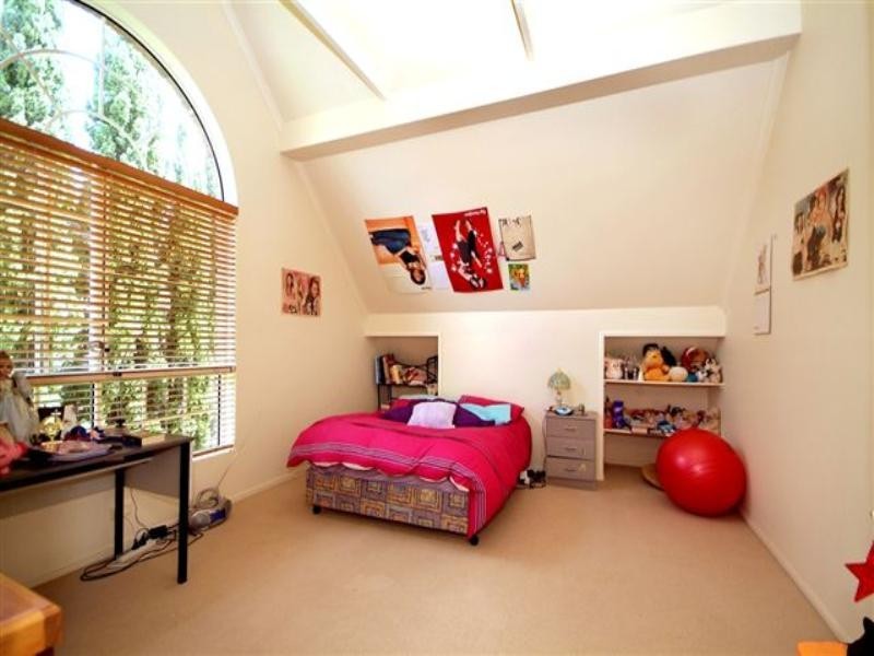 8 Mackenzie Street, Mount Lofty QLD 4350