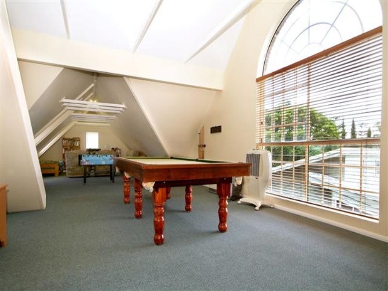 8 Mackenzie Street, Mount Lofty QLD 4350