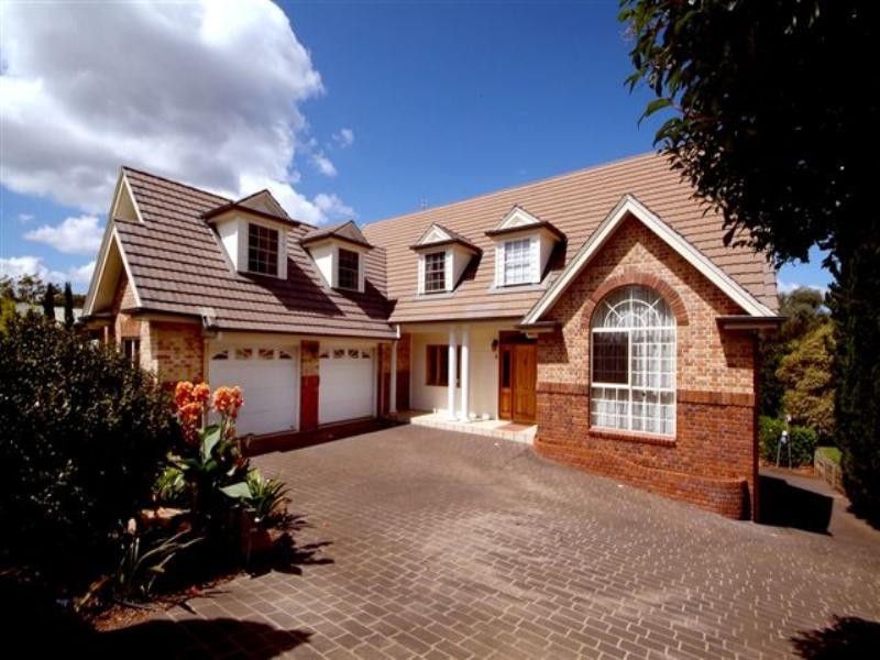 8 Mackenzie Street, Mount Lofty QLD 4350