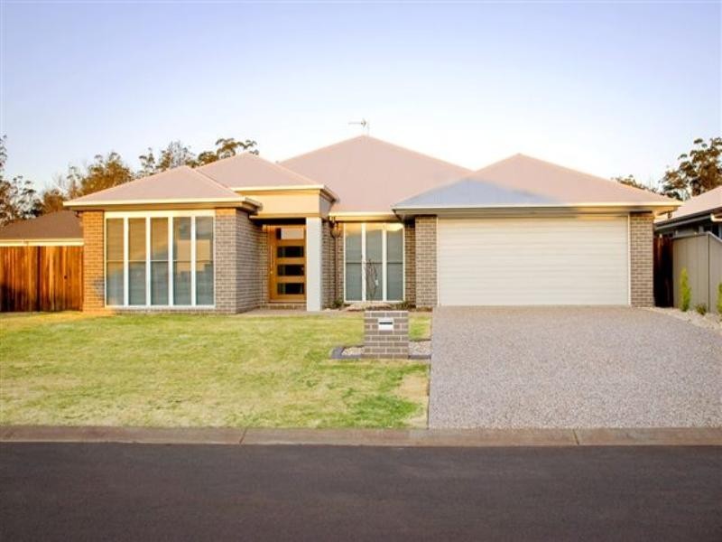 12 Fallon Drive, Middle Ridge QLD 4350