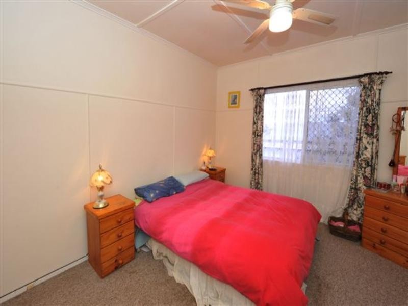 68 North Street, Mount Lofty QLD 4350