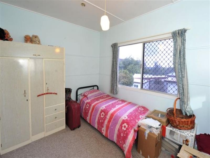 68 North Street, Mount Lofty QLD 4350