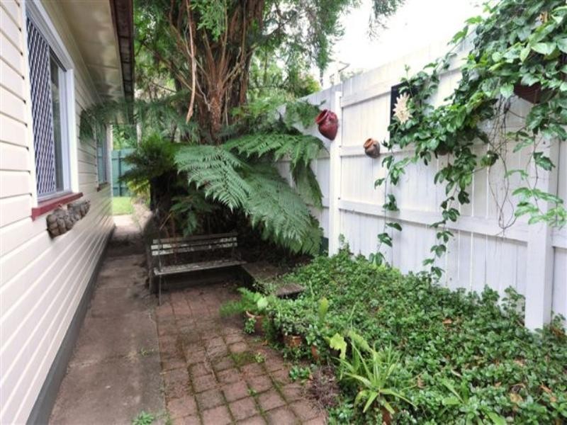 68 North Street, Mount Lofty QLD 4350