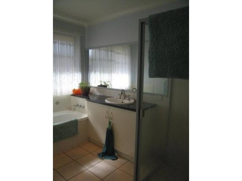 398 West Street, Kearneys Spring QLD 4350