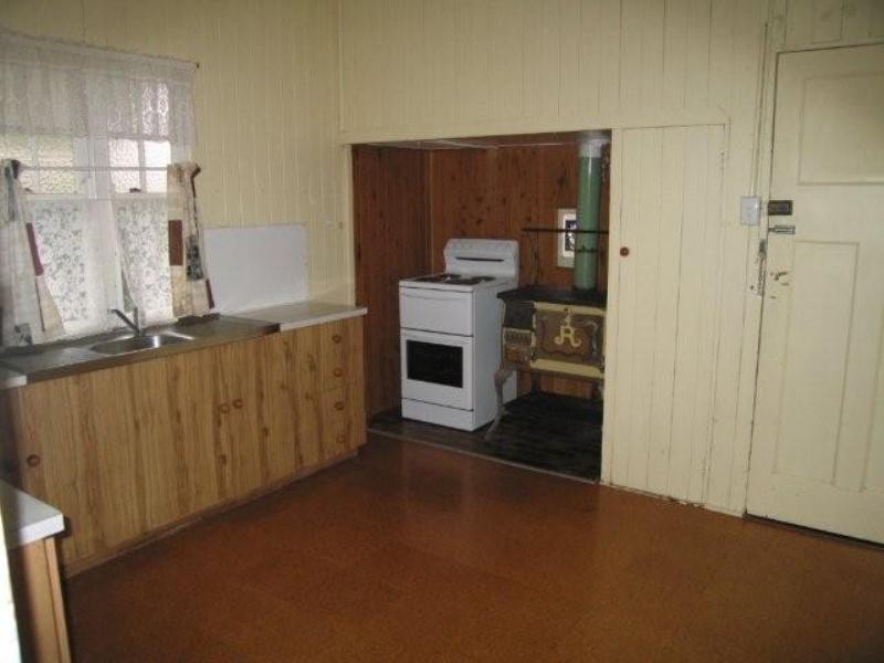 7 Stonehaven Street, Mount Lofty QLD 4350