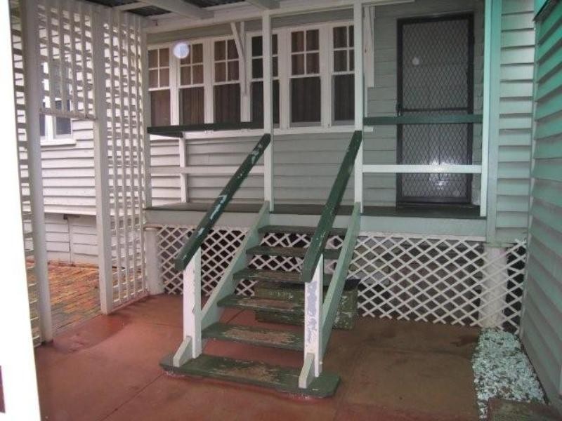 7 Stonehaven Street, Mount Lofty QLD 4350