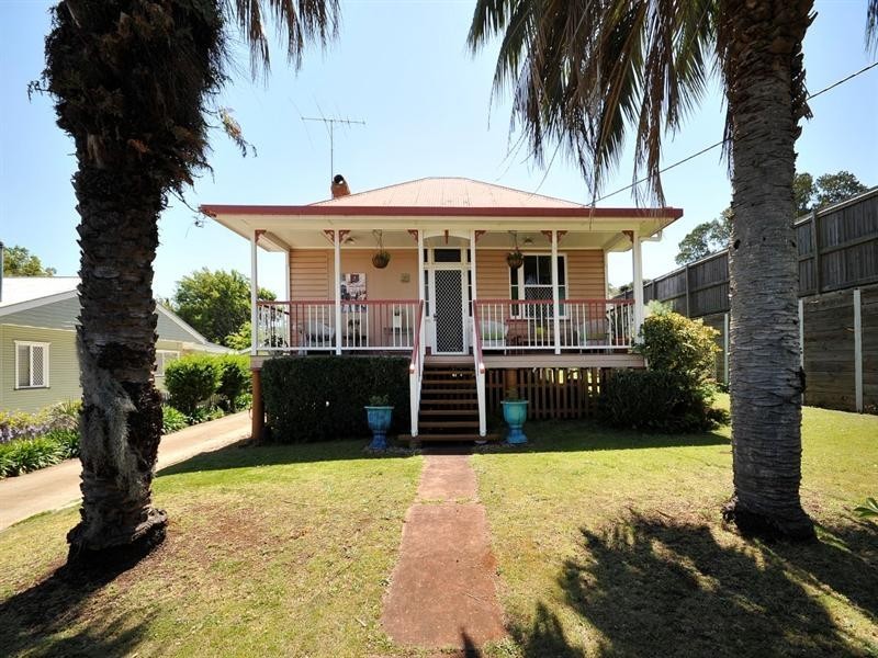 53 Jellicoe Street, Mount Lofty QLD 4350