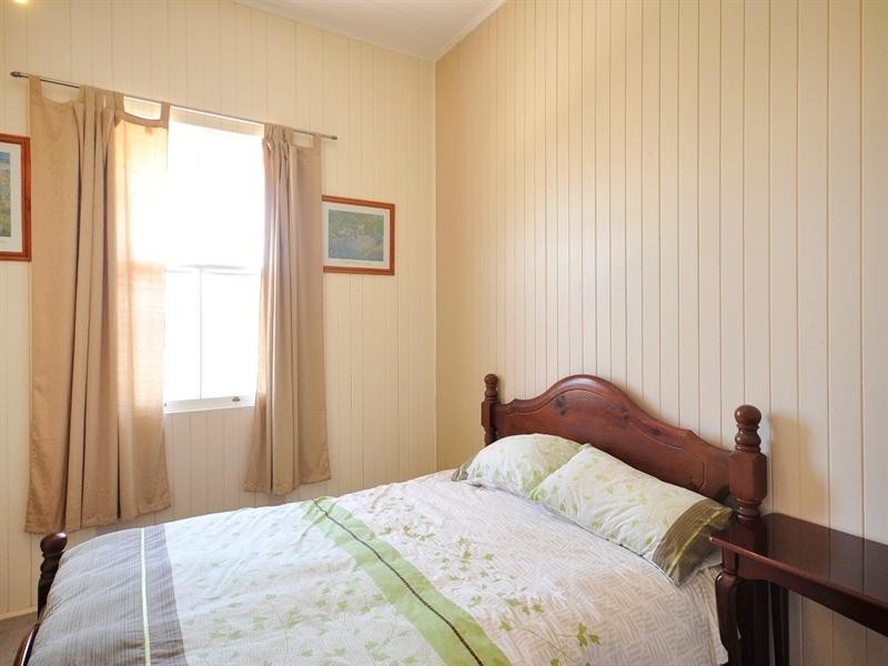 53 Jellicoe Street, Mount Lofty QLD 4350