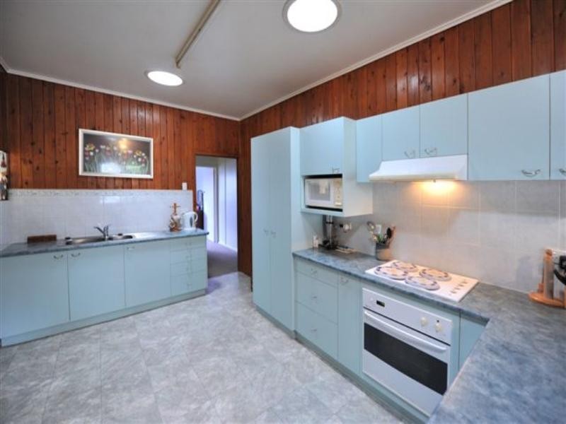 68 North Street, Mount Lofty QLD 4350