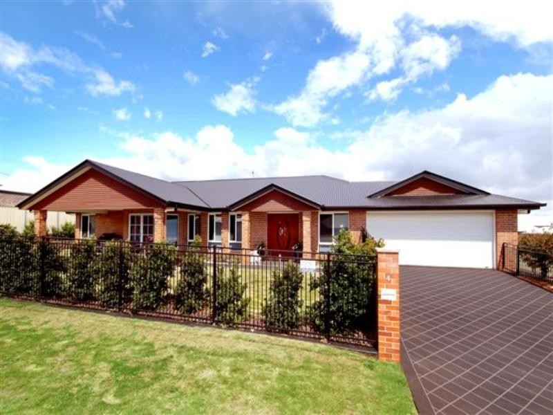 4 Hinchcliffe Drive, Kearneys Spring QLD 4350