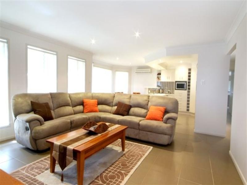 4 Hinchcliffe Drive, Kearneys Spring QLD 4350