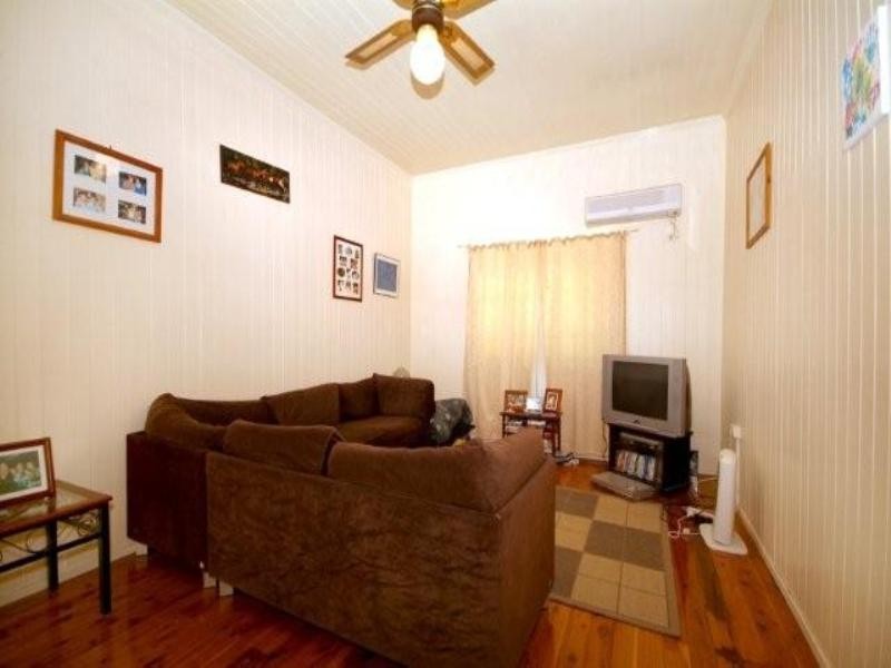 34 Noll Street, Kearneys Spring QLD 4350