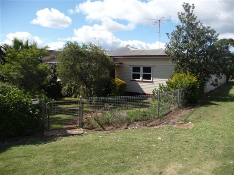 14 Fourth Avenue, Harristown QLD 4350