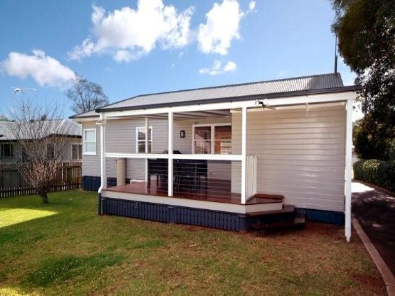 16 Perth Street, Rangeville QLD 4350