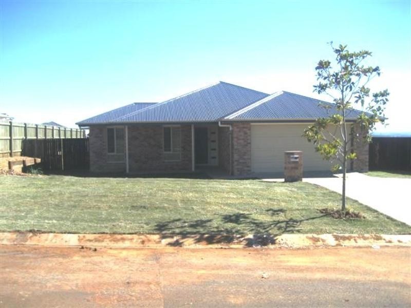 18 Currawong Drive, Highfields QLD 4352