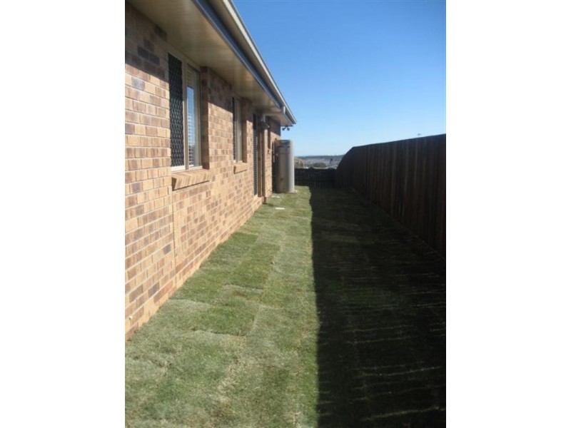 18 Currawong Drive, Highfields QLD 4352