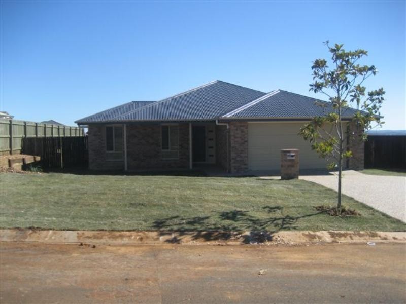 18 Currawong Drive, Highfields QLD 4352