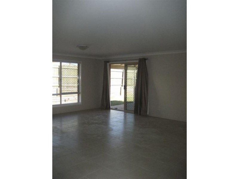 18 Currawong Drive, Highfields QLD 4352