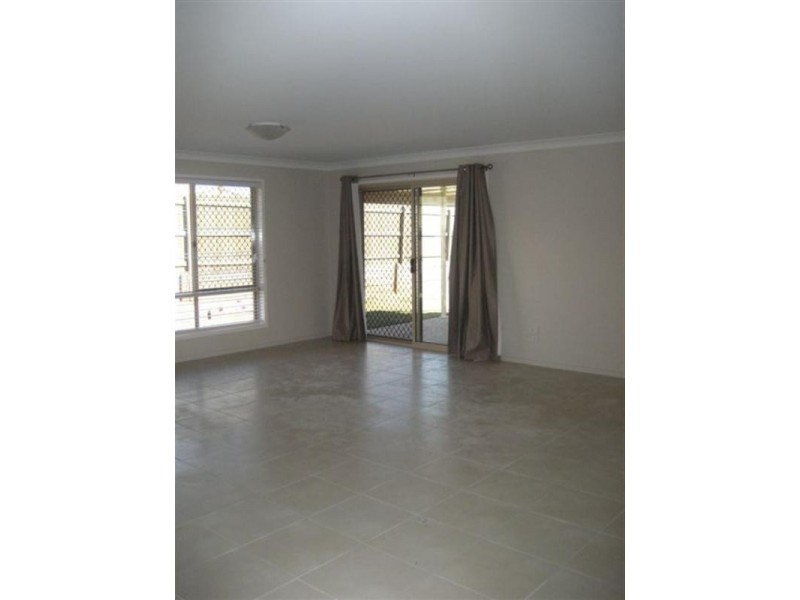 18 Currawong Drive, Highfields QLD 4352