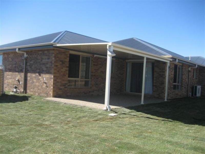 18 Currawong Drive, Highfields QLD 4352