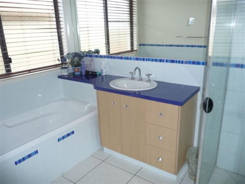10 Cinnamon Drive, Glenvale QLD 4350
