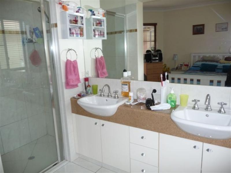 10 Cinnamon Drive, Glenvale QLD 4350