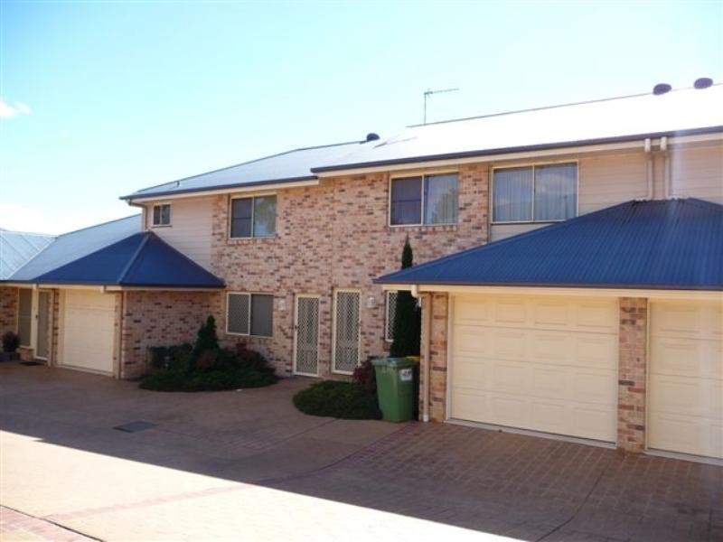 7/27 Gladstone Street, Newtown QLD 4350