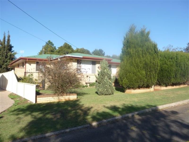 6 Binns Street, South Toowoomba QLD 4350