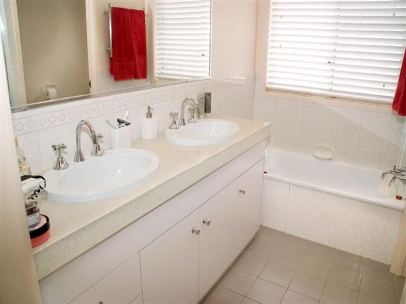28 Moore Crescent, Wilsonton QLD 4350
