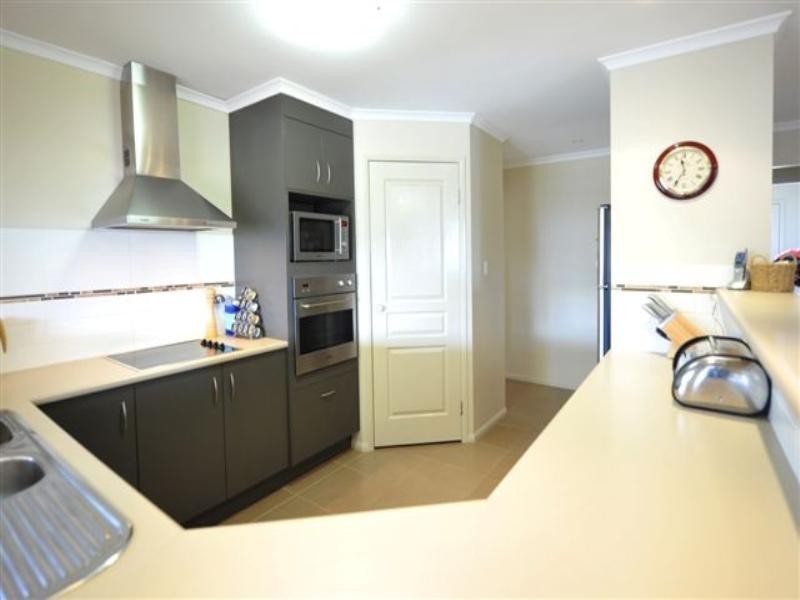20 Schaefer Court, Westbrook QLD 4350