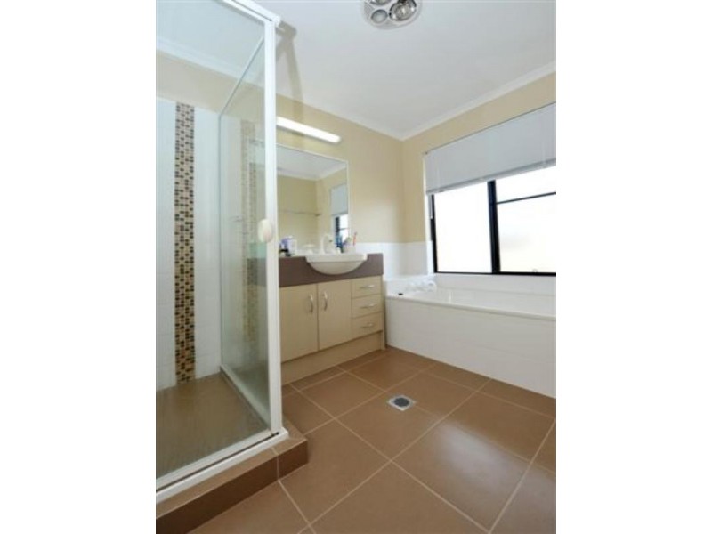 20 Schaefer Court, Westbrook QLD 4350